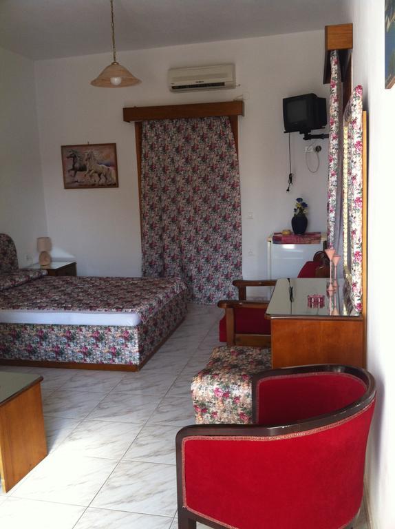 ホテル Porto Milos アダマス 部屋 写真